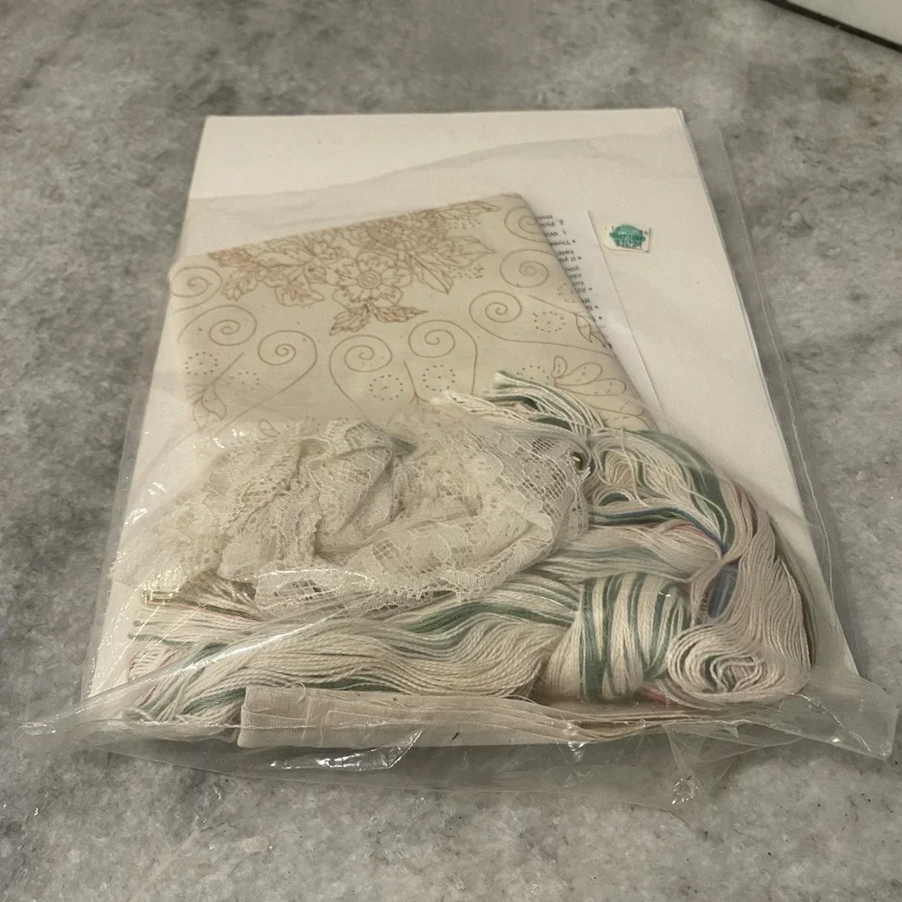 Vintage Candamar Designs Candlewicking Embroidery Roses And Lace Pillow Floral